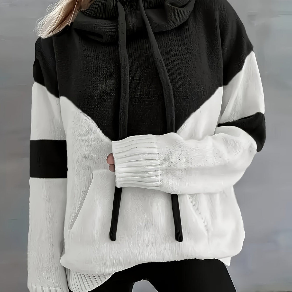 Women's Two-Tone Hooded Pullover – Black
