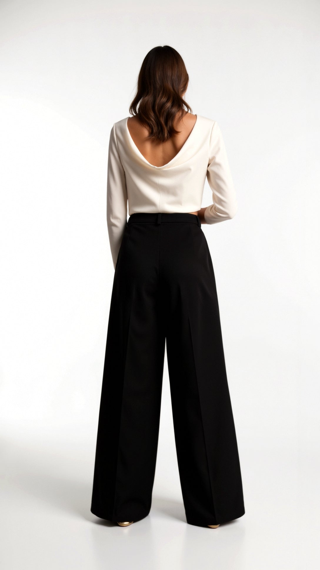 Wide-Leg High Waist Trousers for Women - Pleated Design with Side Pockets - Casual and Stylish Everyday Wear