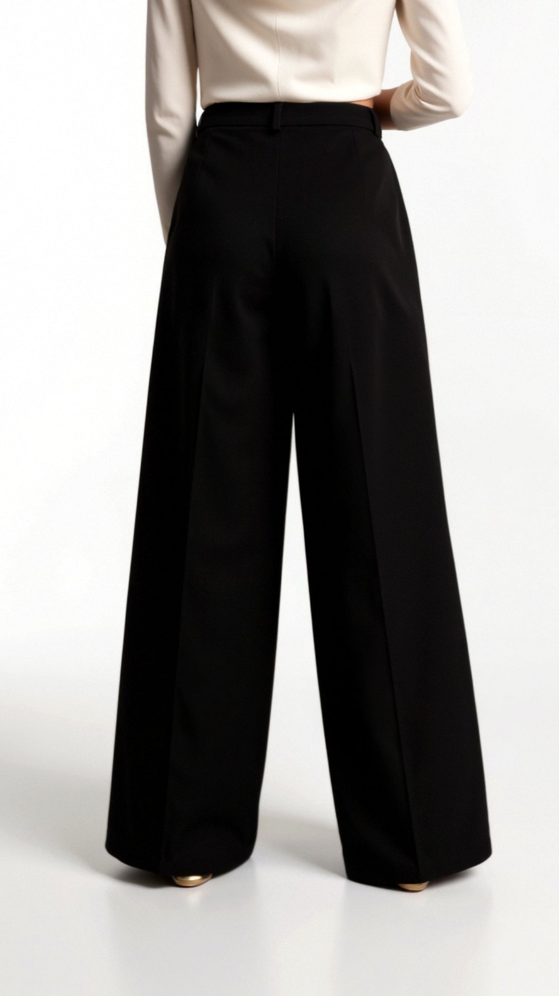 Wide-Leg High Waist Trousers for Women - Pleated Design with Side Pockets - Casual and Stylish Everyday Wear