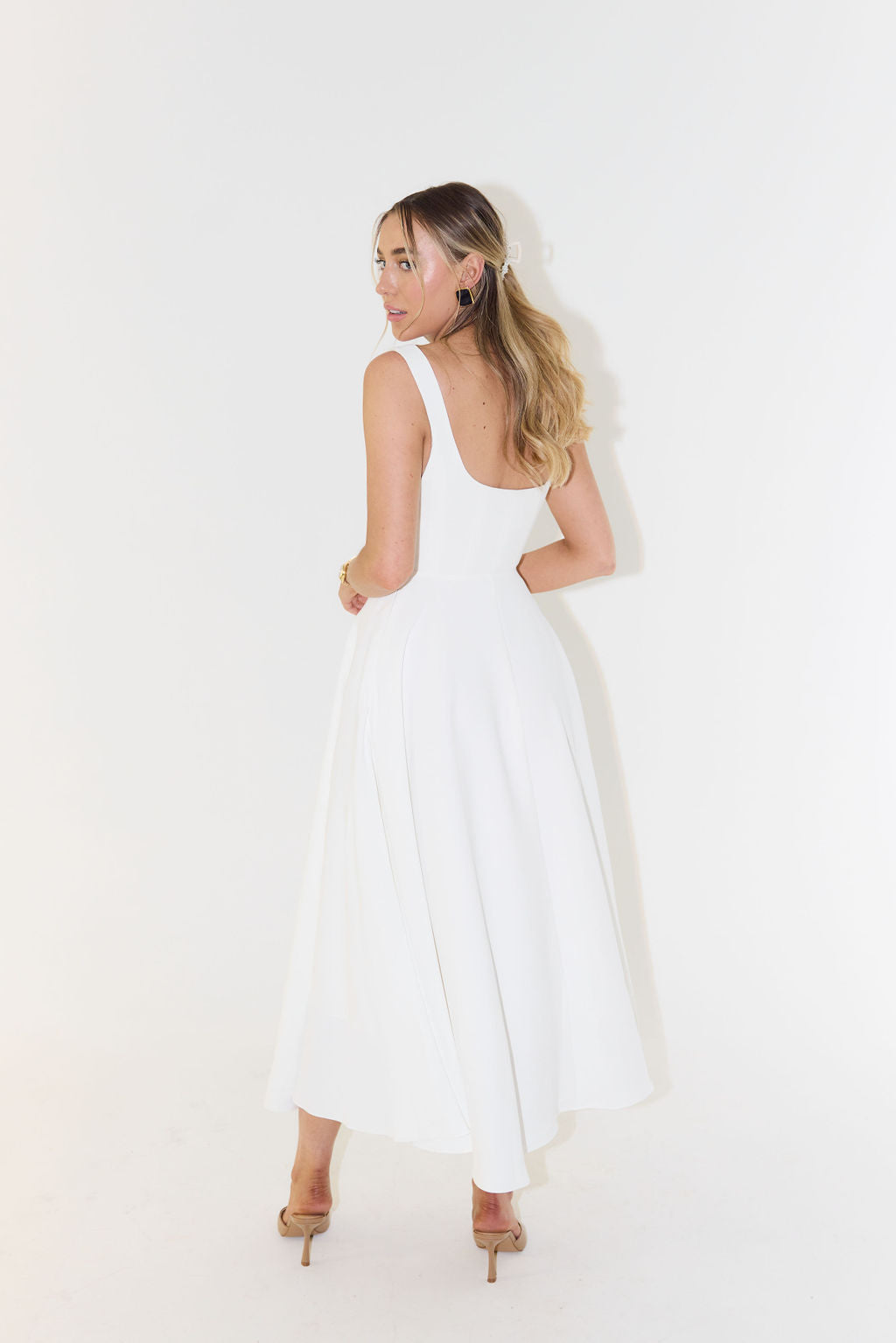 Women's Sleeveless Midi Dress in Square Neckline Design for Casual or Formal Occasions
