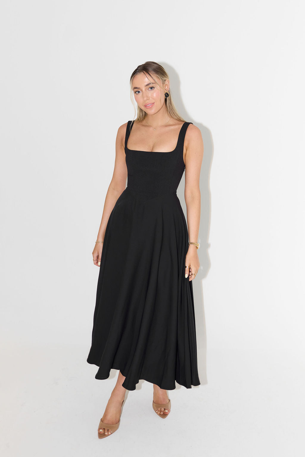 Women's Sleeveless Midi Dress in Square Neckline Design for Casual or Formal Occasions