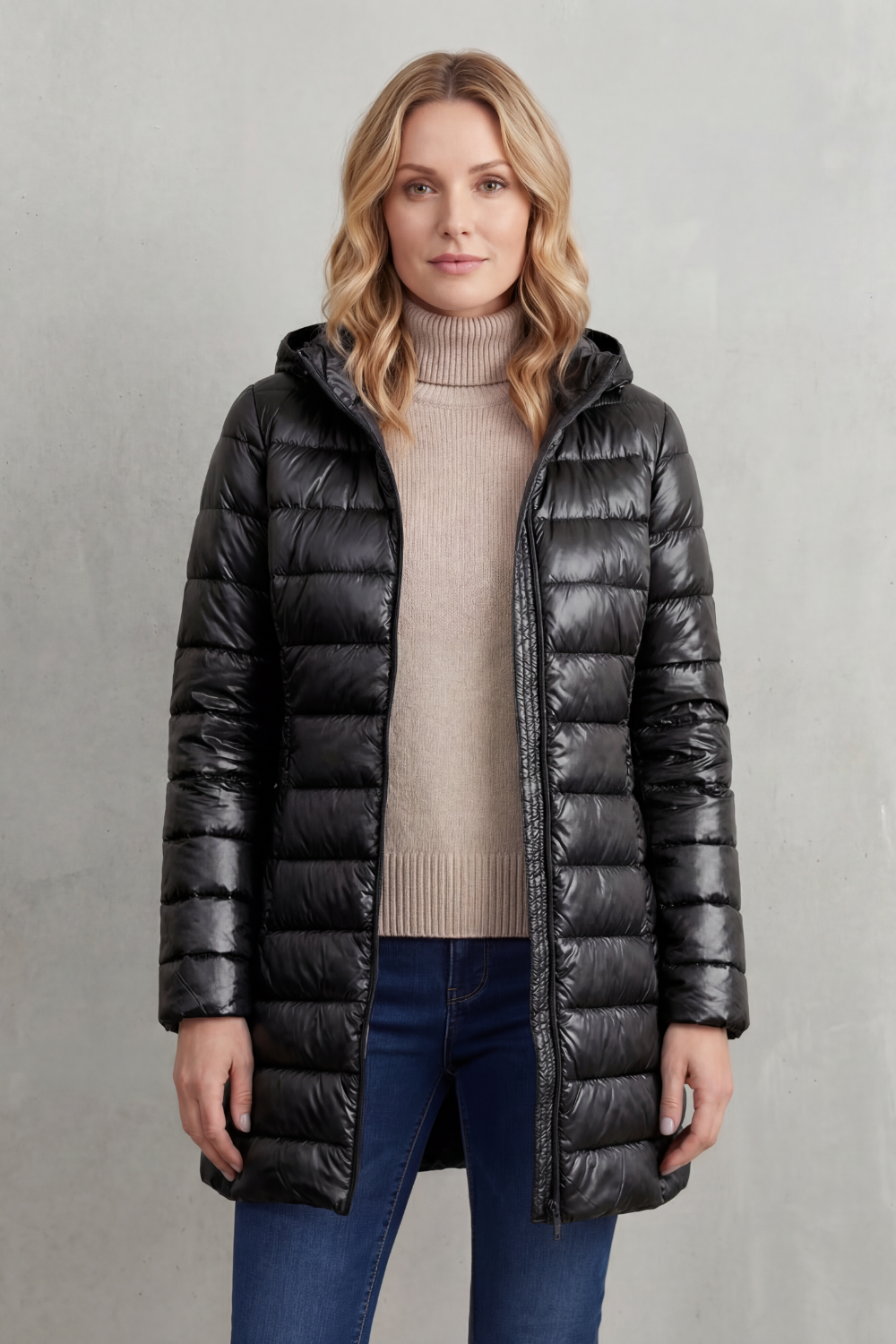 Women's Ultra-Lightweight Hooded Down Jacket