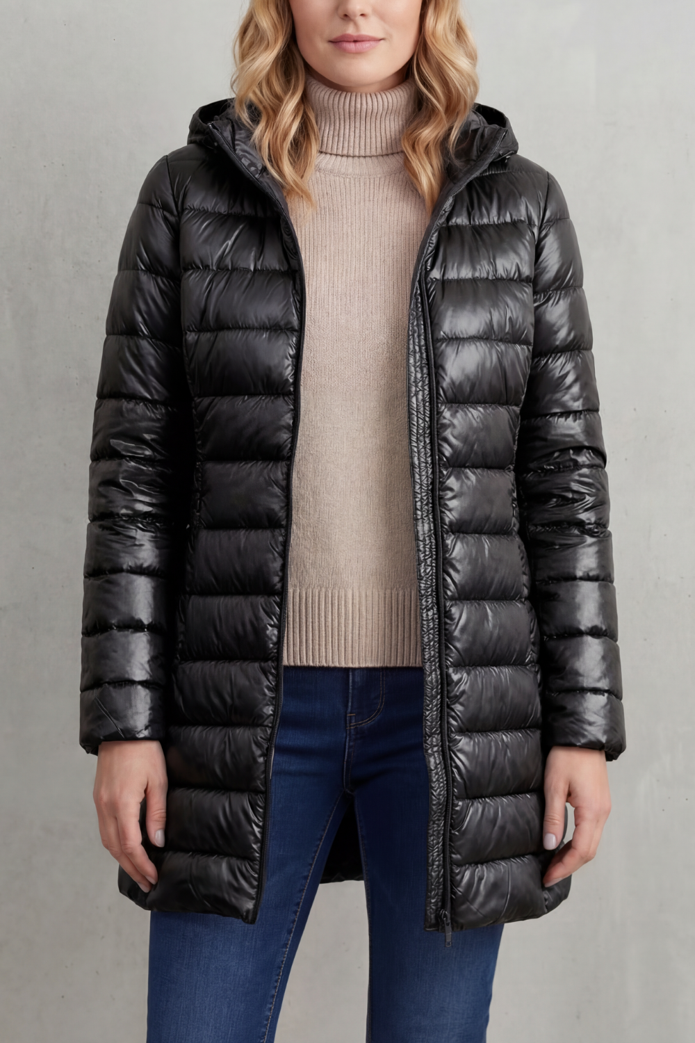 Women's Ultra-Lightweight Hooded Down Jacket – Black