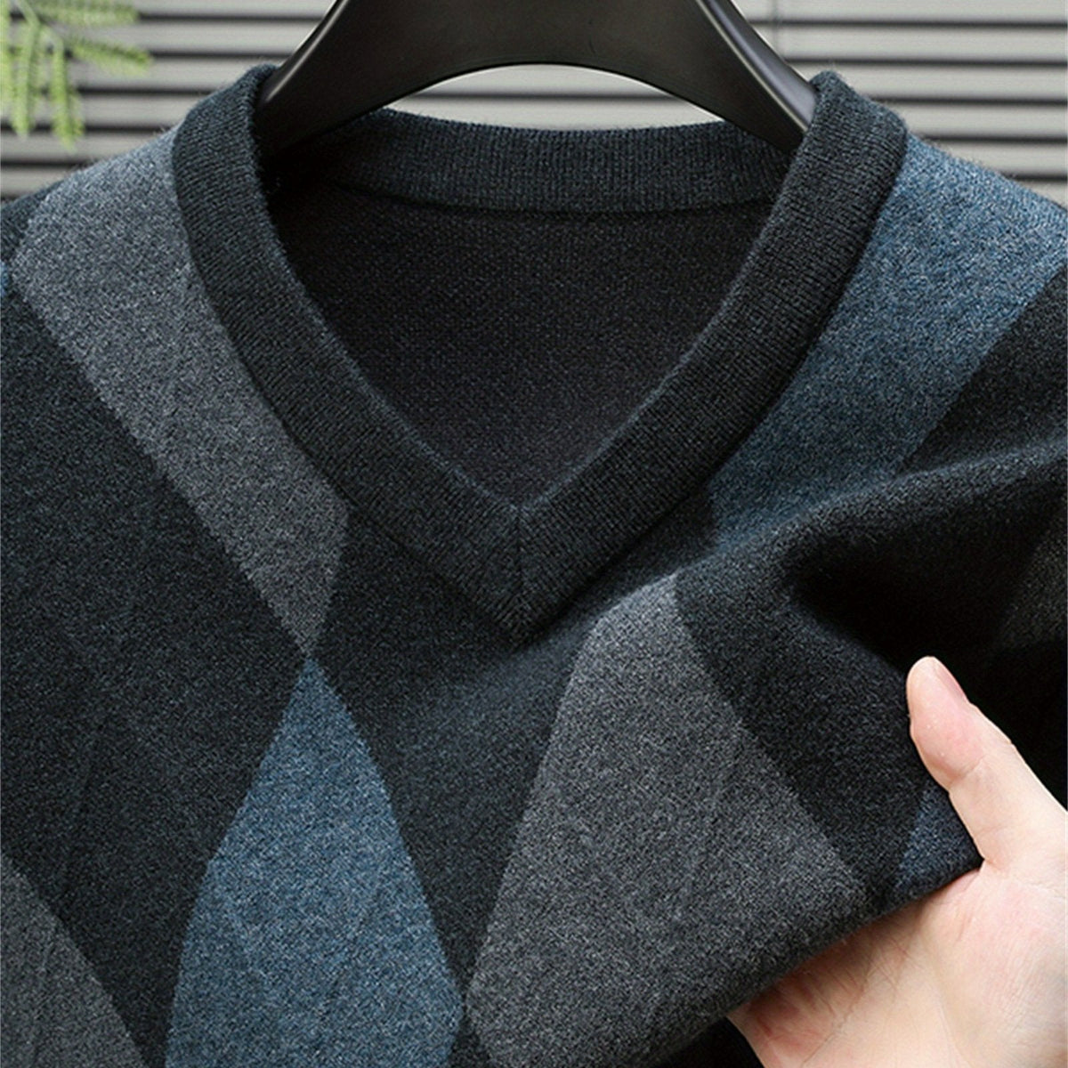Men's Argyle V-Neck Jumper – Blackish Green
